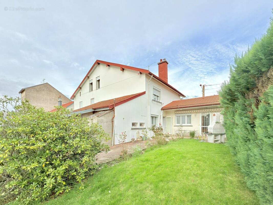 IMMEUBLE - Appartement à CHANTRAINE