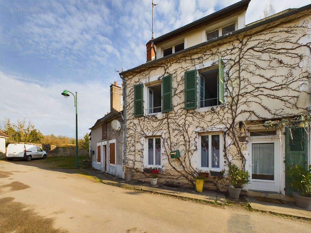 Maison à SAINT-SAULGE