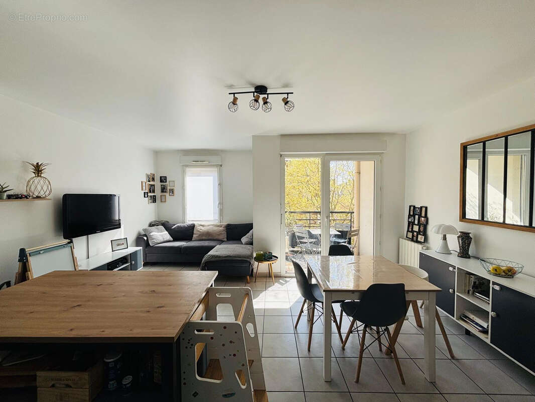 Appartement à MEYZIEU