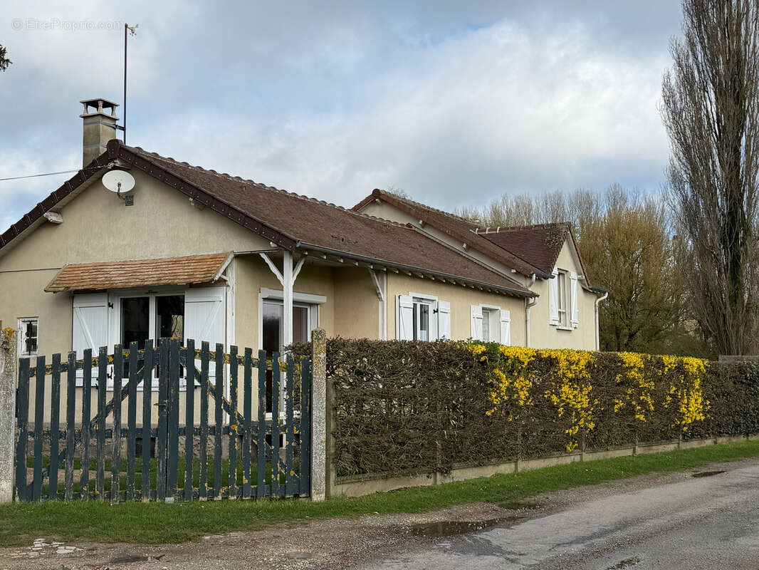 Maison à HOUDAN