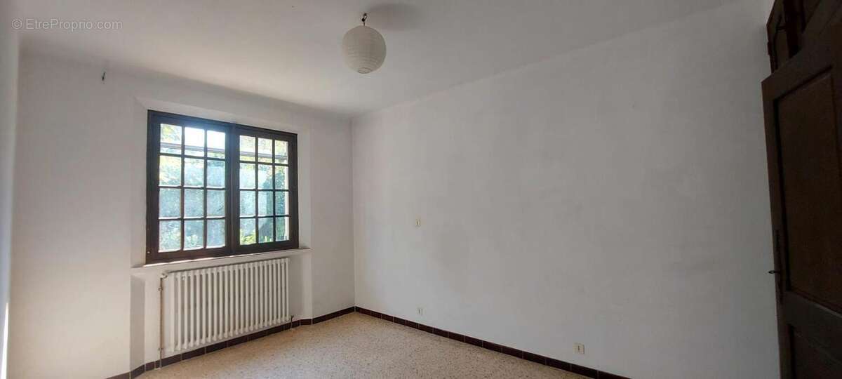 Villa 4 pieces dependances a renover valescure frejus - photo 15