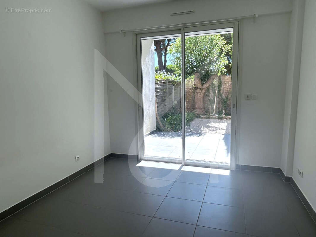 Appartement en rez-de-jardin de type 2 de 44,62 m2 avec jardin proche des plages à La Londe-Les-Maures - photo 8