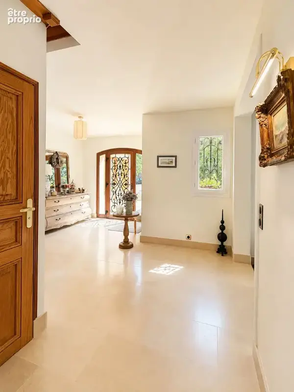 Propriété d'une magnifique architecture de 220 m² sur 3600m² de terrain avec piscine et garage double ainsi que sa dépendance. - photo 6