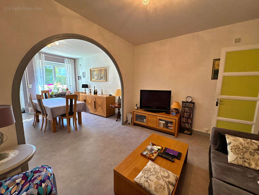 Appartement à SAINT-LEGER-SUR-ROANNE
