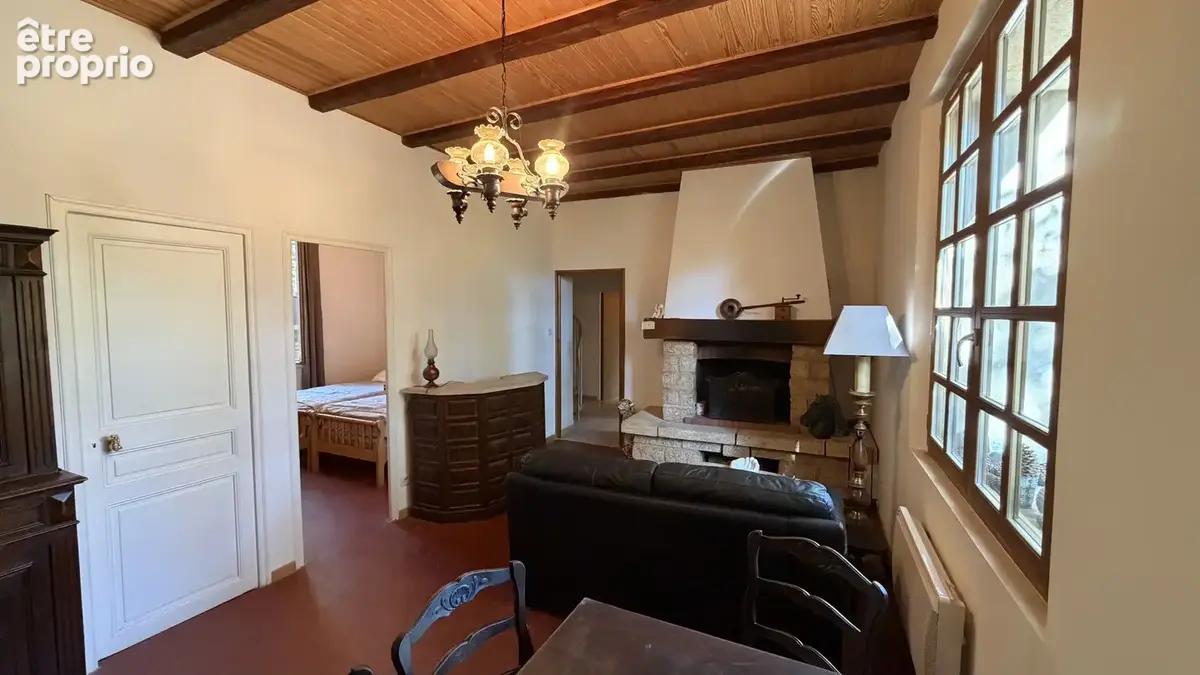 Maison des années 30 à fort potentiel d'agrandissement - Nans-les-Pins - photo 8