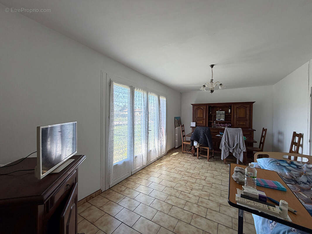 Maison à COUTRAS