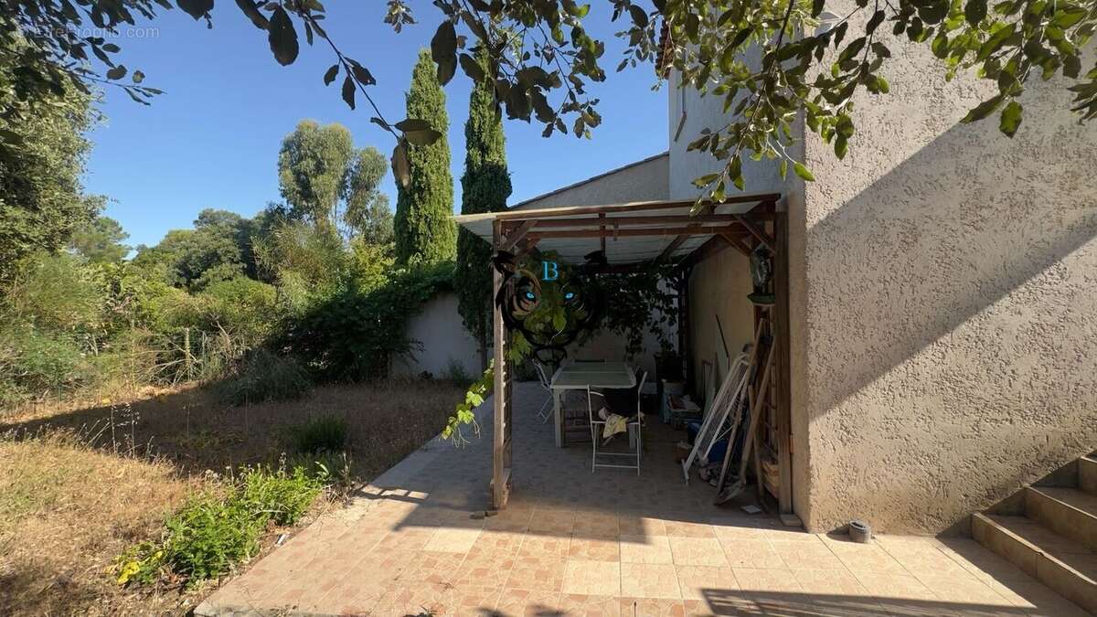 Maison à ROQUEBRUNE-SUR-ARGENS