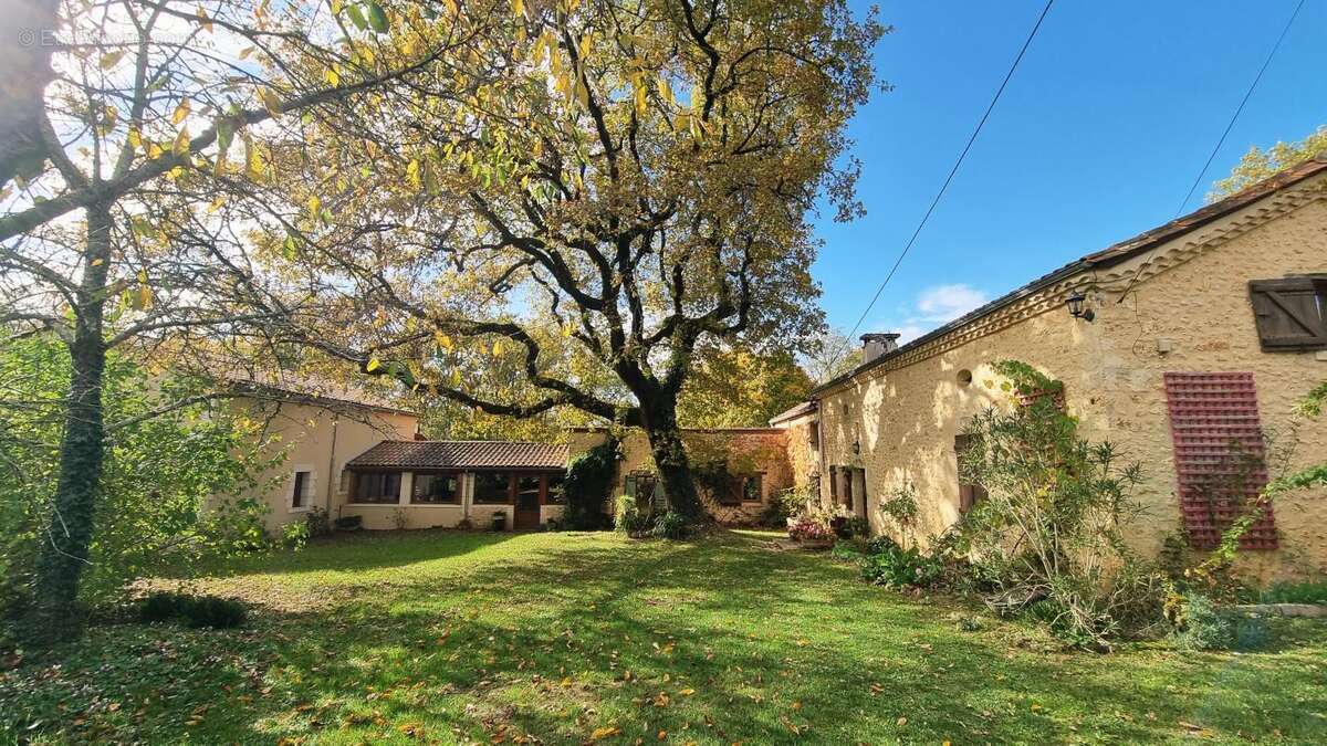 Maison à SAINT-FELIX-DE-VILLADEIX