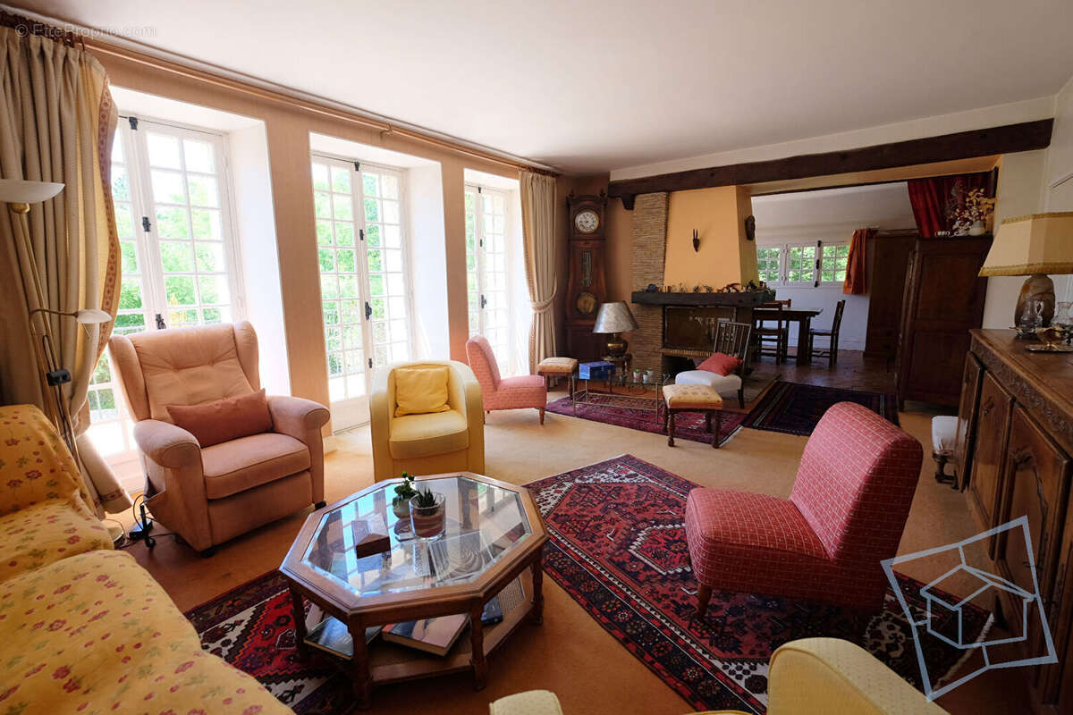 Maison à MILON-LA-CHAPELLE