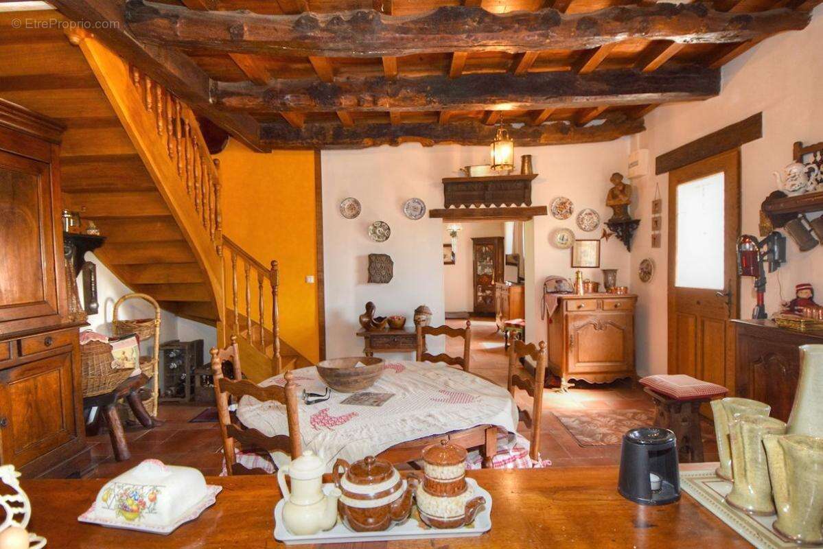 Maison à LA ROCHE-DERRIEN