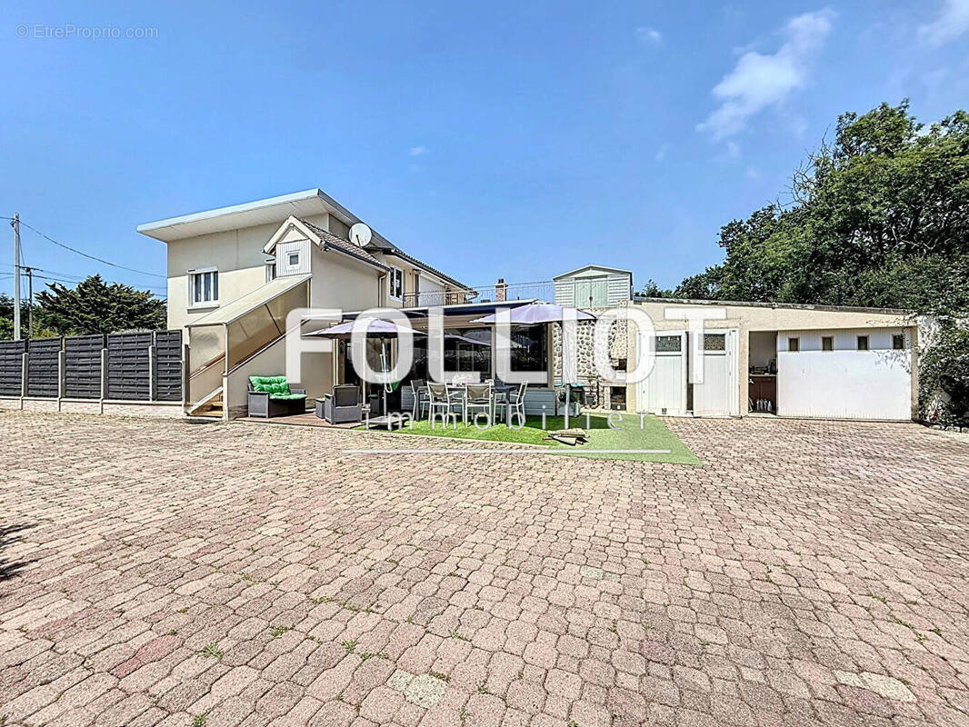 Maison à JULLOUVILLE