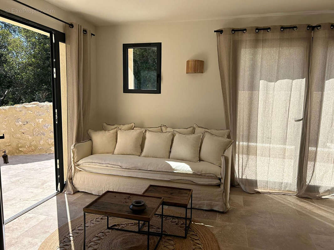 Maison à FONTVIEILLE