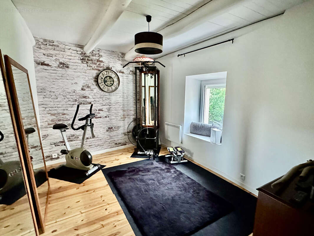SAINT-GERMAIN-LEMBRON / Maison avec terrasse et balcon 4 chbs + F2 indépendant - photo 6