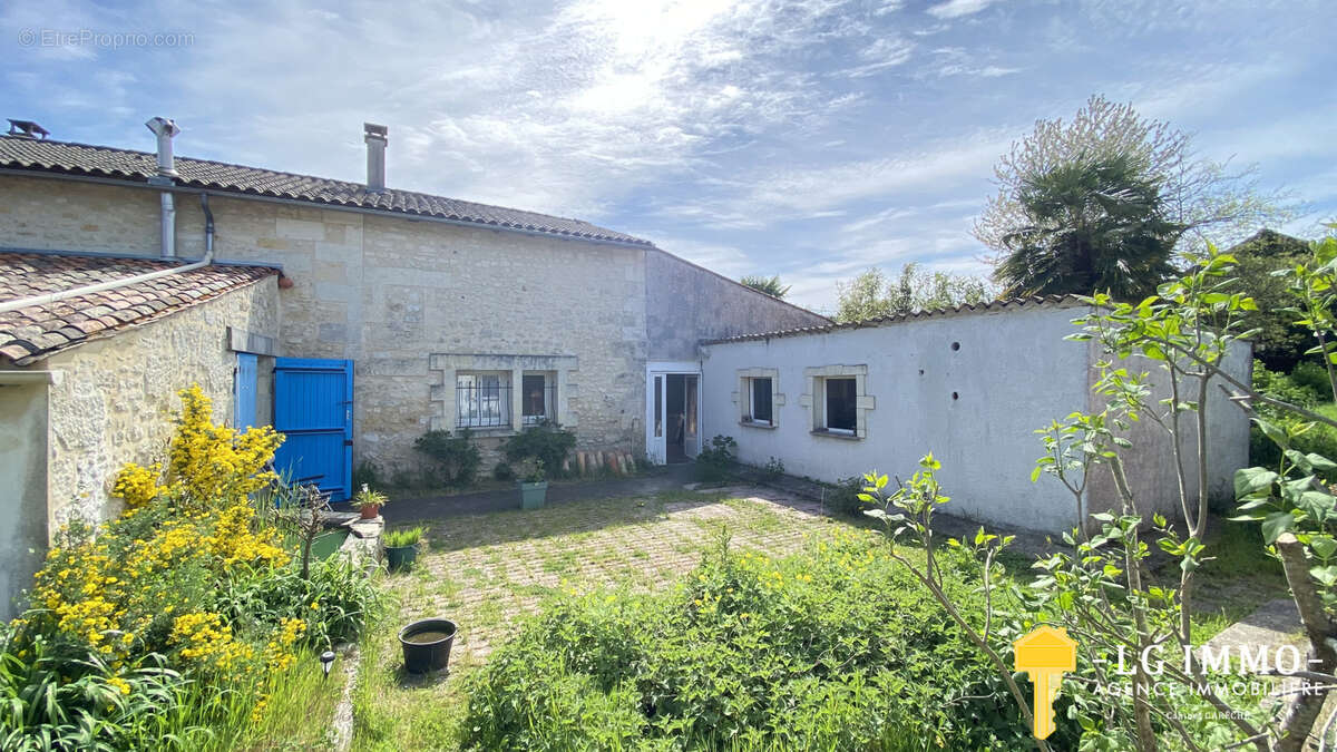 Longère avec dépendances, garages 300 m2, jardin, proche estuaire - photo 2