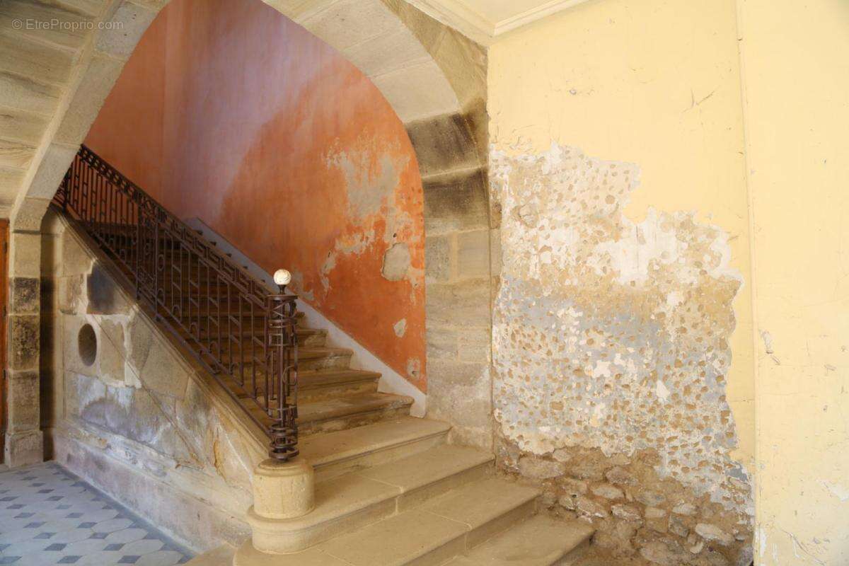 Hôtel particulier du 18ème siècle ouvrant sur cour fermée - photo 9