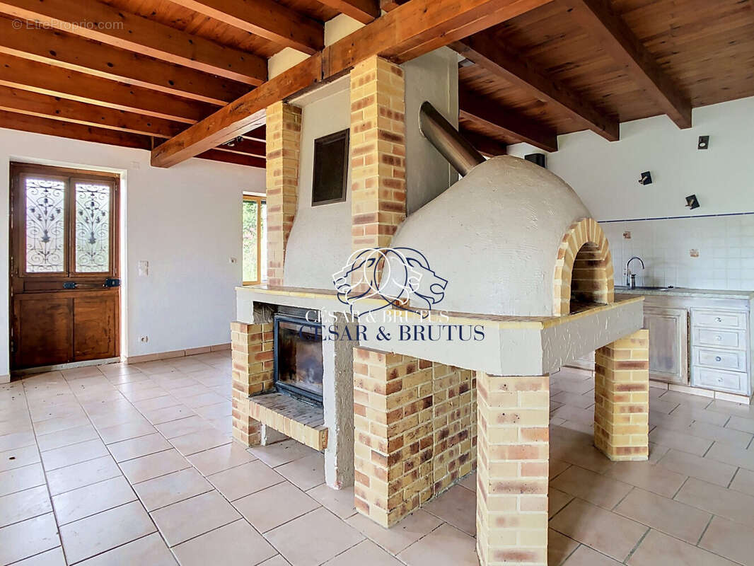 Maison 116 m² à Saint-Pierre-Le-Vieux  - photo 4