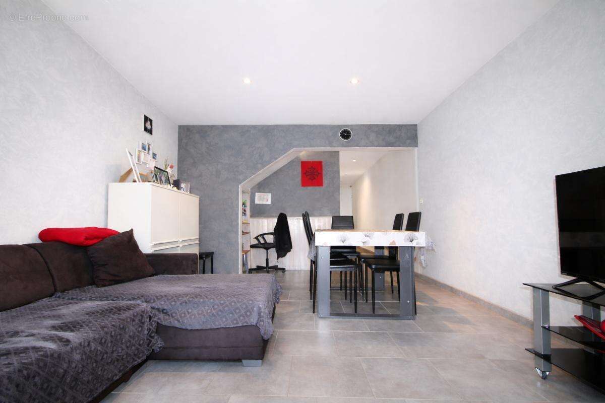 Maison à PEPIEUX