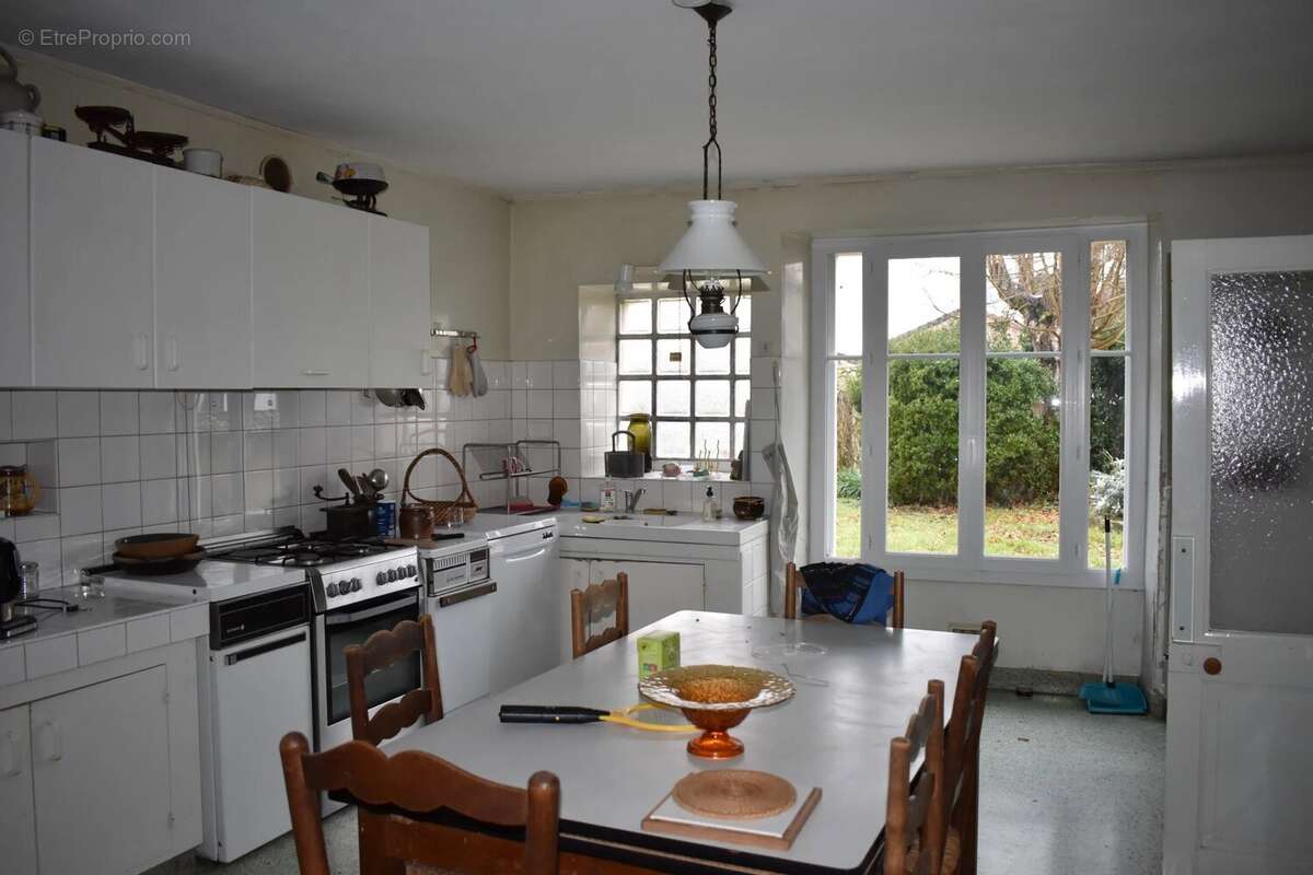 Belle et grande maison familiale à rafraîchir - photo 10