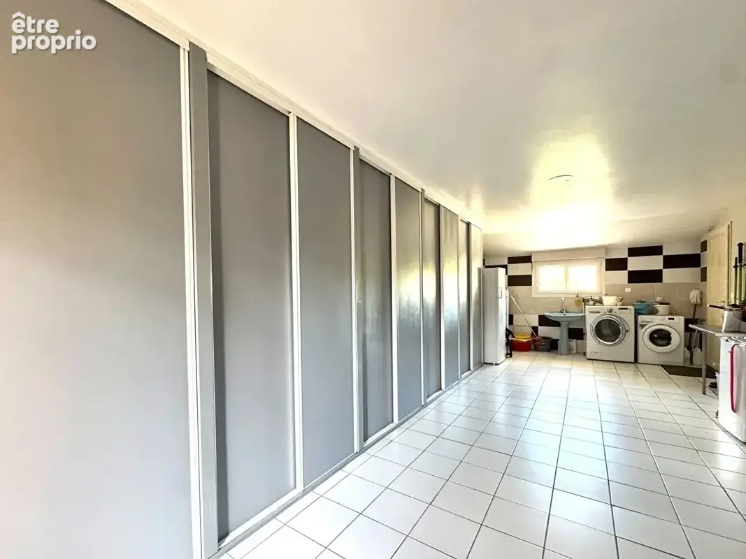 Maison familiale de 210 m² avec 6 chambres dont  3 chambres de plain-pied  et  jardin à saint-mars-la-brière - photo 9