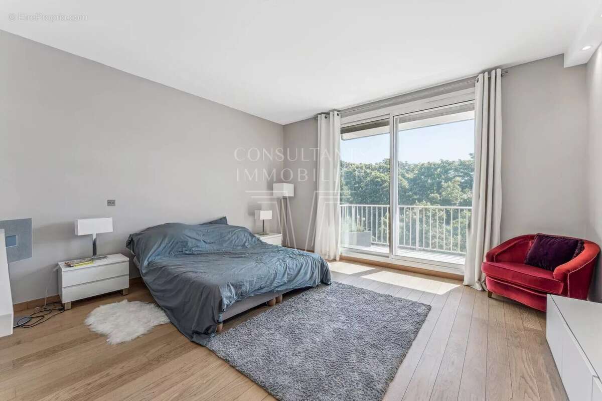 Appartement à NEUILLY-SUR-SEINE