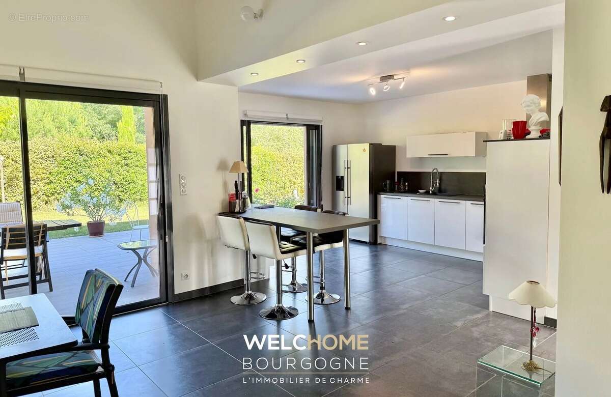 Maison à DRACY-LE-FORT