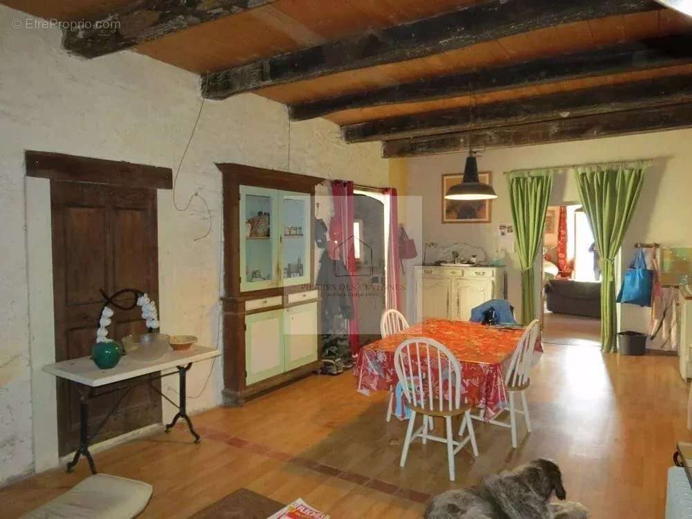 Maison à SAINT-GERMAIN-DE-CALBERTE