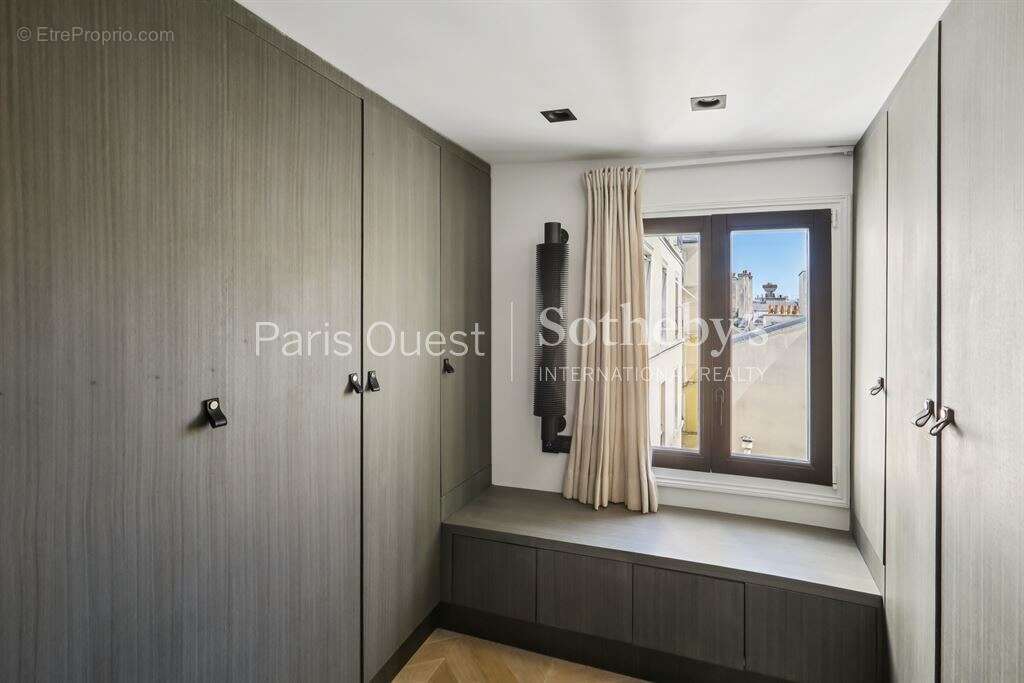 Appartement à PARIS-1E