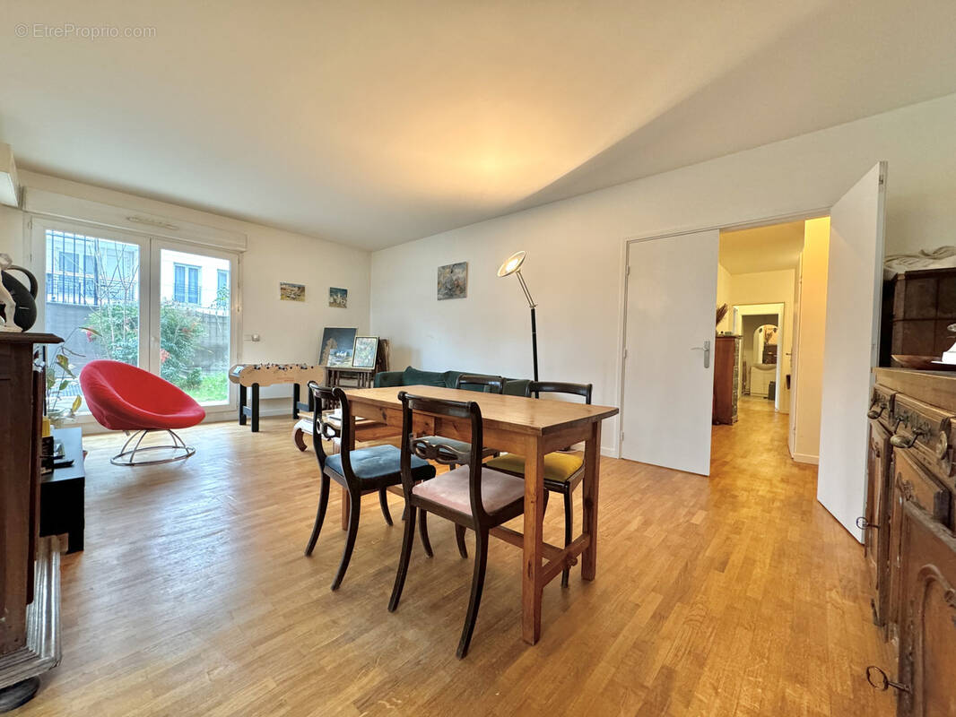 Appartement à COURBEVOIE