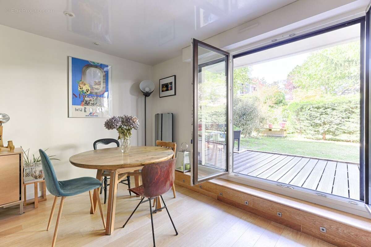 Appartement à LA GARENNE-COLOMBES