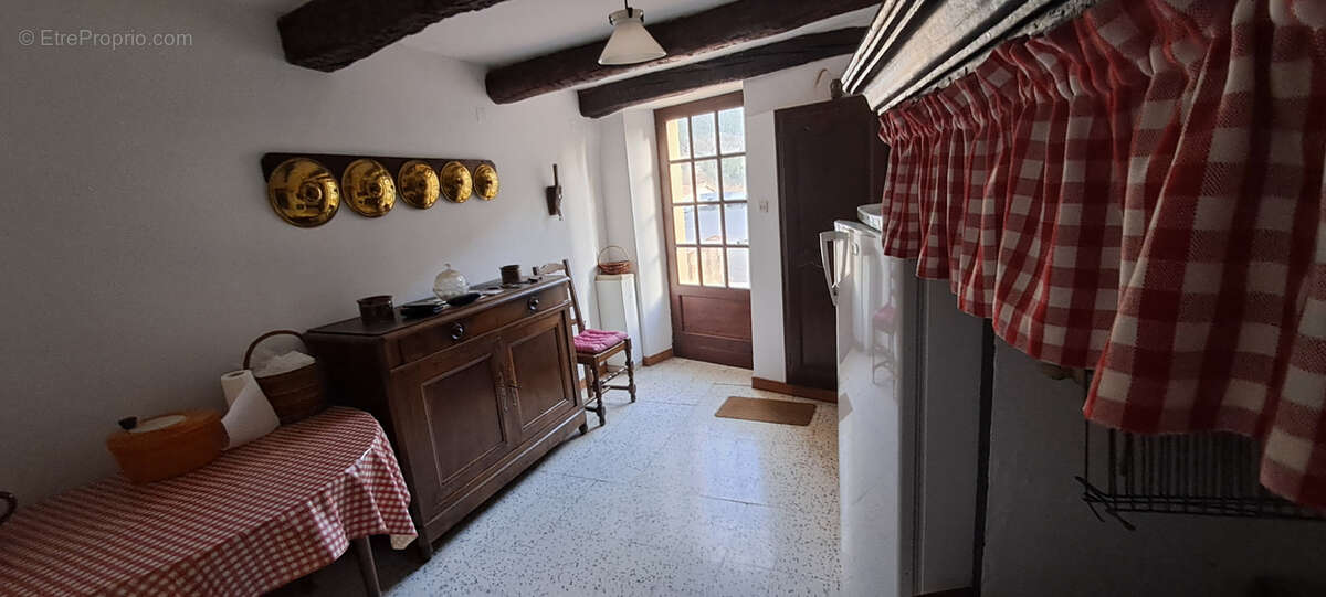 Maison à SAINT-ETIENNE-DE-GOURGAS