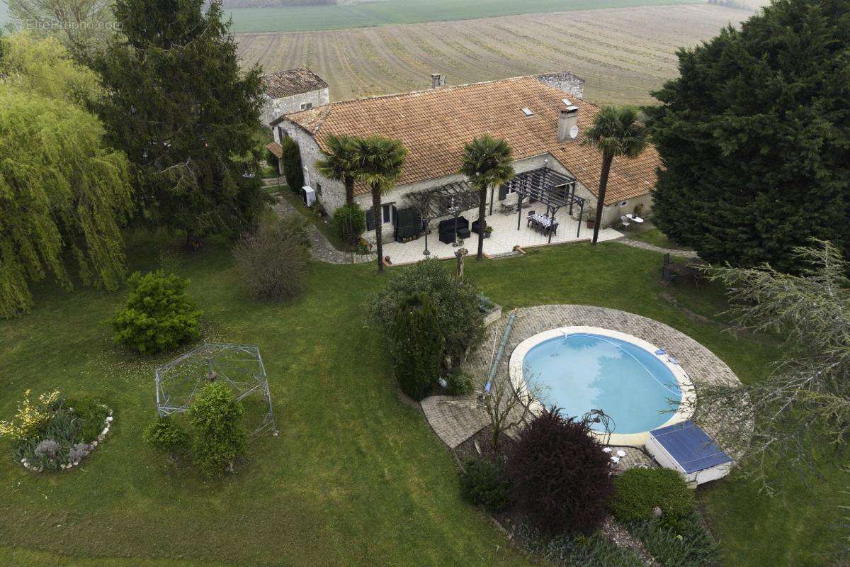 Maison à LAMONTJOIE