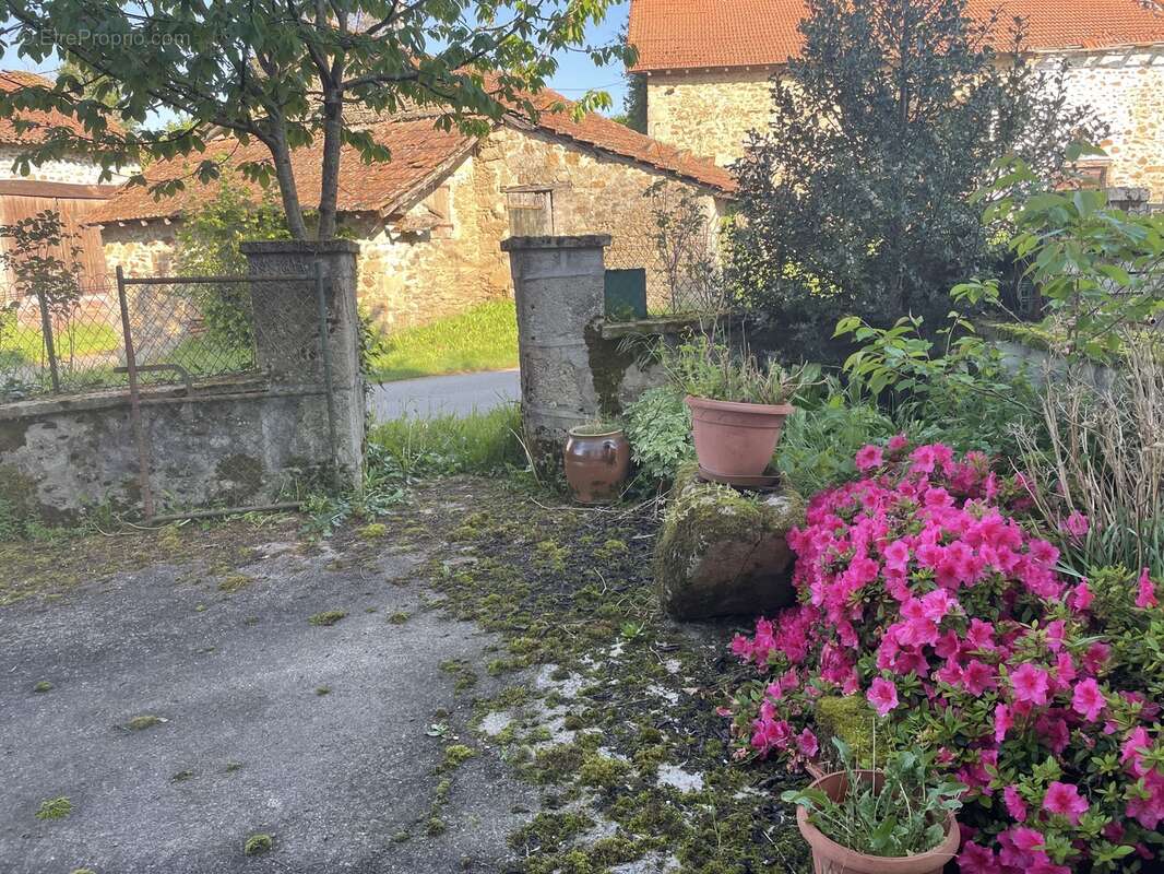 Maison à SAINT-DENIS-DES-MURS