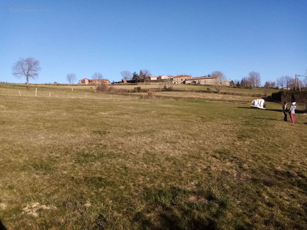 Terrain à SAINT-JUST-MALMONT