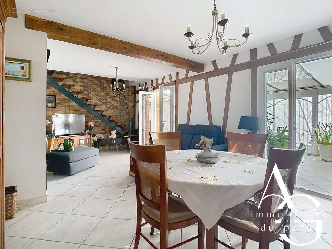 Maison à PETIVILLE