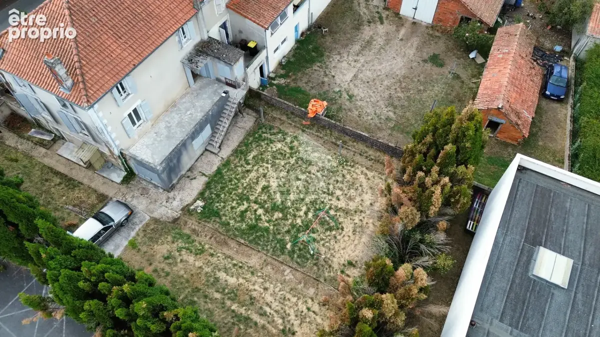 Maison 143 m² à Roumazieres-Loubert  - photo 2