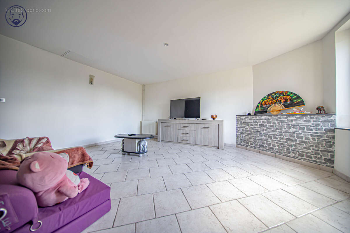 Spacieuse maison familiale avec jardin, dépendance et garage à Lacroix-sur-Meuse - photo 10