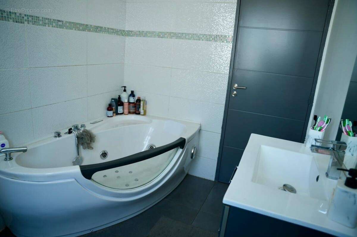Maison de 103 m2 + salon de coiffure de 33 m2 à Mulhouse - photo 13