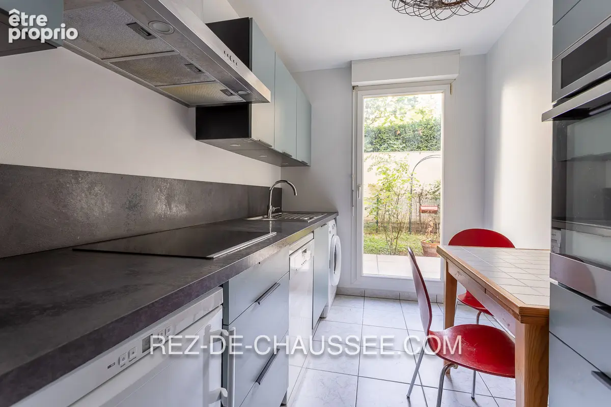 Bureaux pour profession liberale avec terrasse  jardin et parking - photo 9