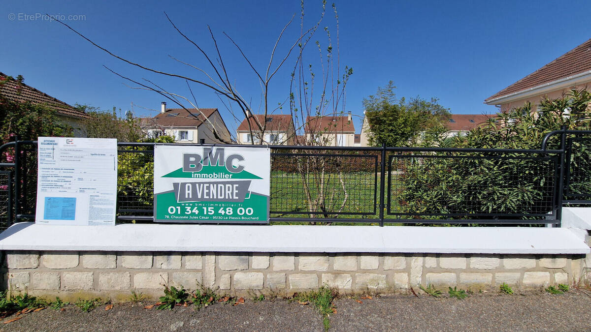 Terrain à LE PLESSIS-BOUCHARD