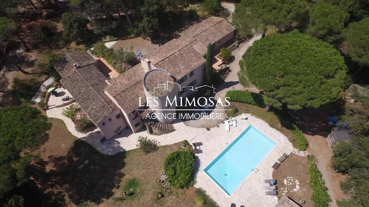 Maison à ROQUEBRUNE-SUR-ARGENS