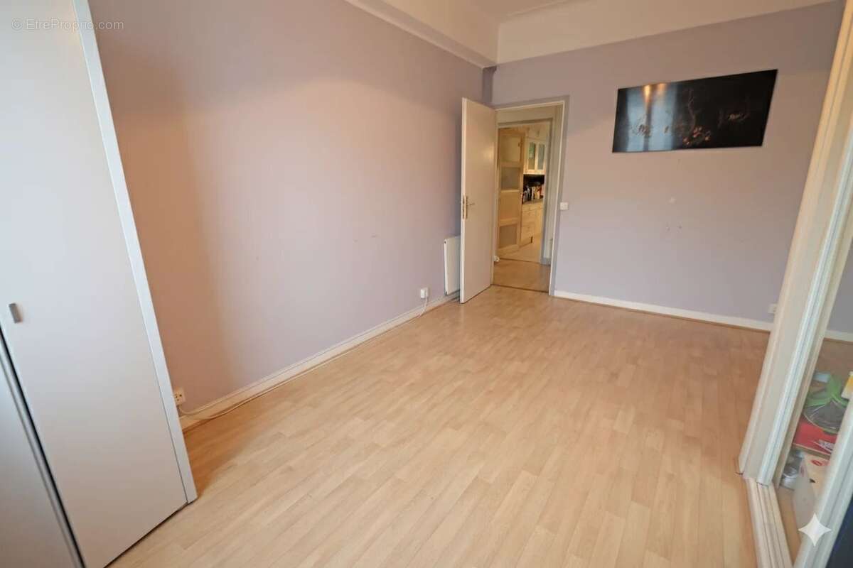 Appartement à SAINT-LAURENT-DU-VAR