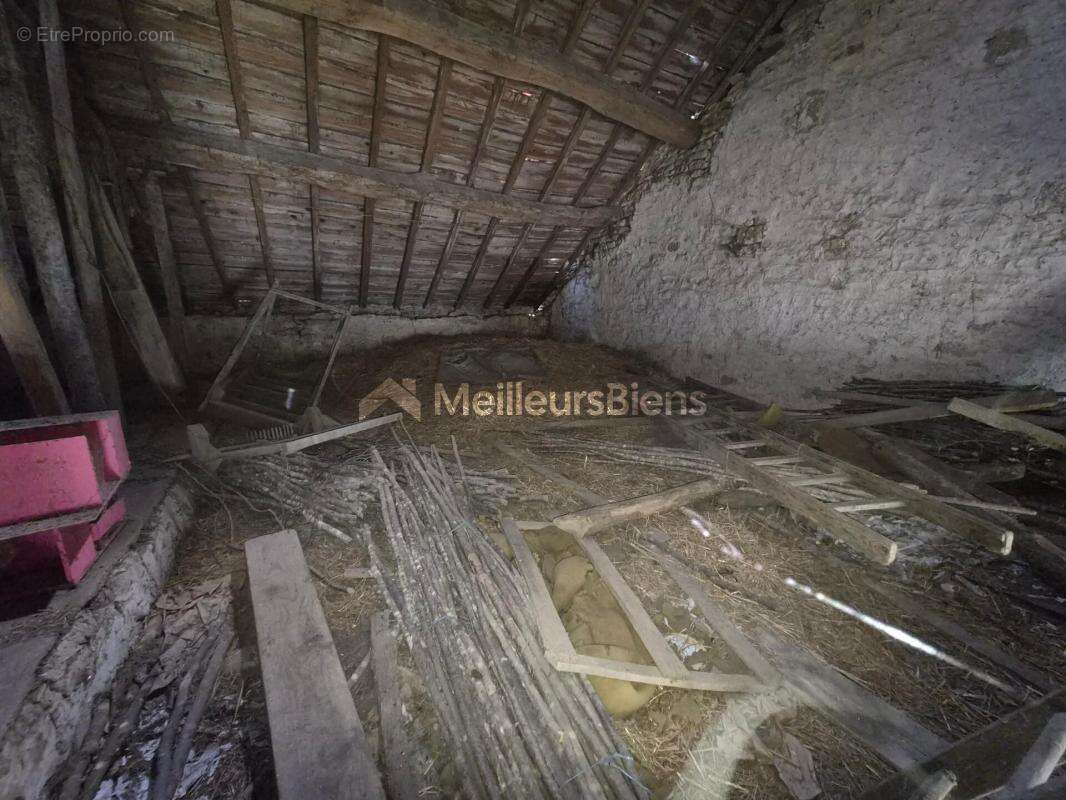 Maison à rénover situé à Montigny le Roi - photo 18