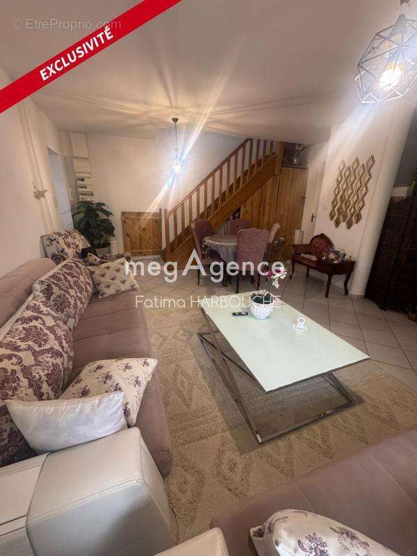 Appartement à LE CHAMBON-FEUGEROLLES