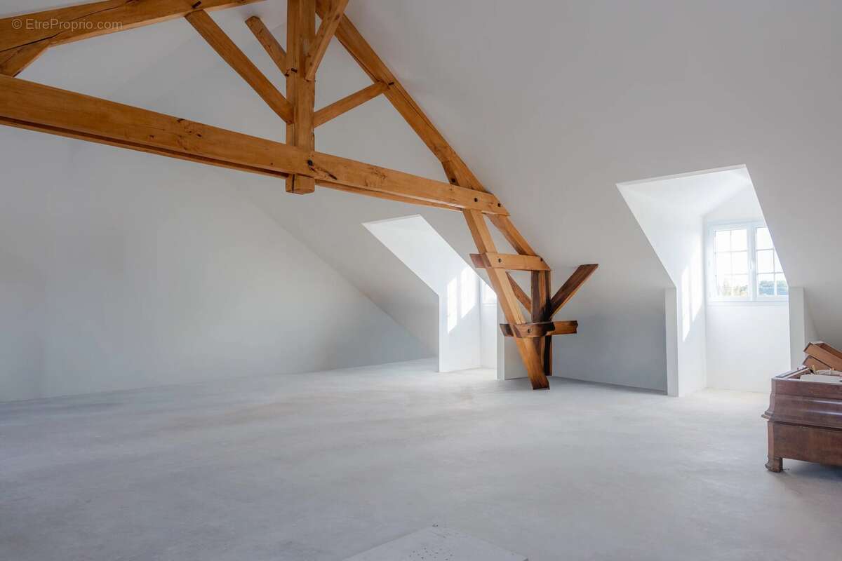 Maison à ESPINASSE-VOZELLE