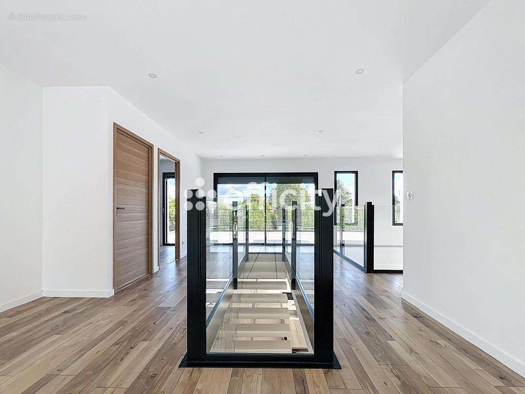 Maison 285 m² à Saint-Cyr-Sur-Loire  - photo 13