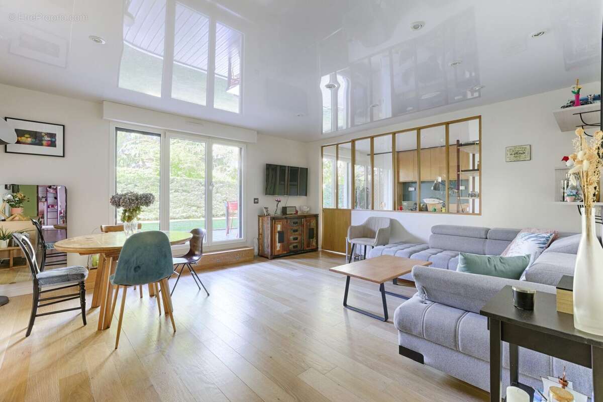 Appartement à LA GARENNE-COLOMBES