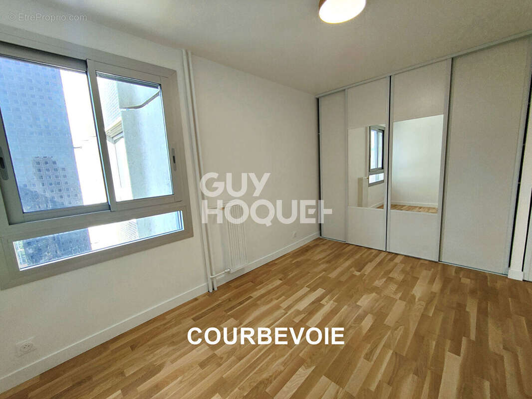 Appartement à COURBEVOIE