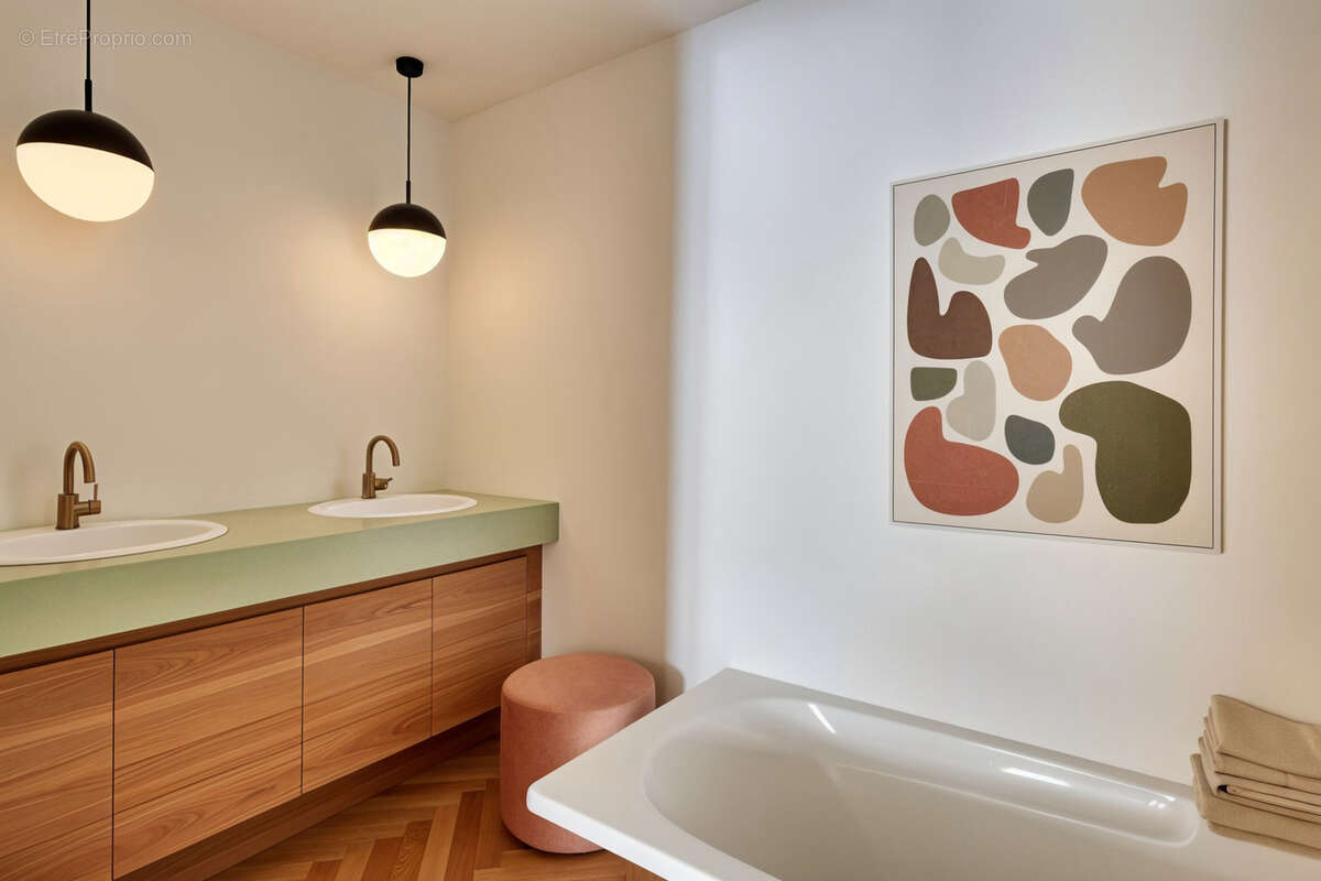 Commerce à PONT-DE-CHERUY