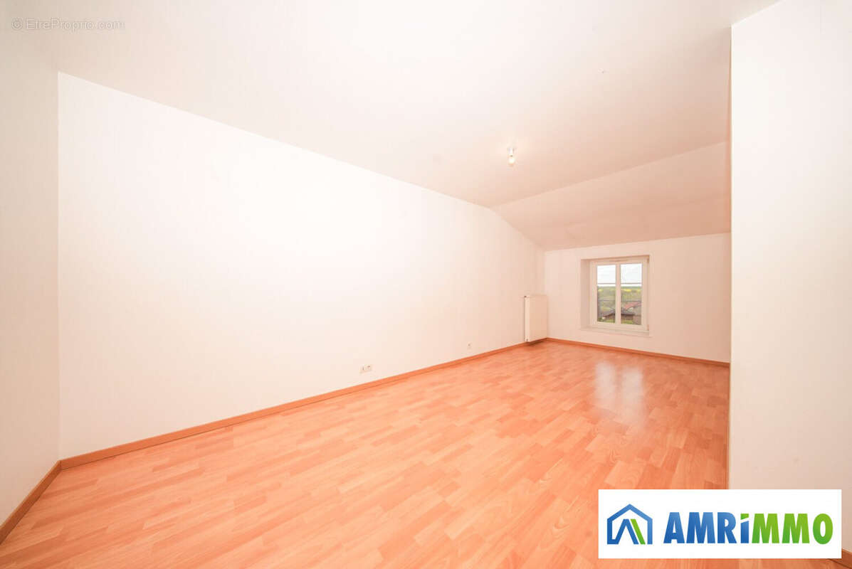 Appartement 99 m² à Villers-La-Montagne  - photo 7