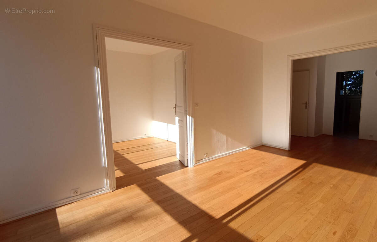 Appartement à VILLE-D&#039;AVRAY